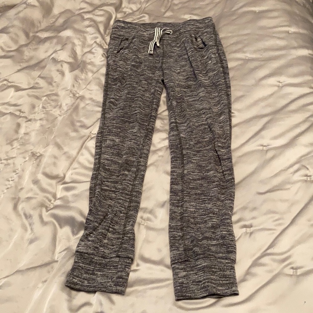 gray sweat pants
